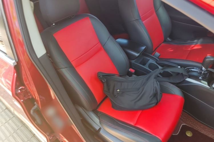 Used Nissan Qashqai 2016 2.0L CVT Elite Edition Right Front Seat