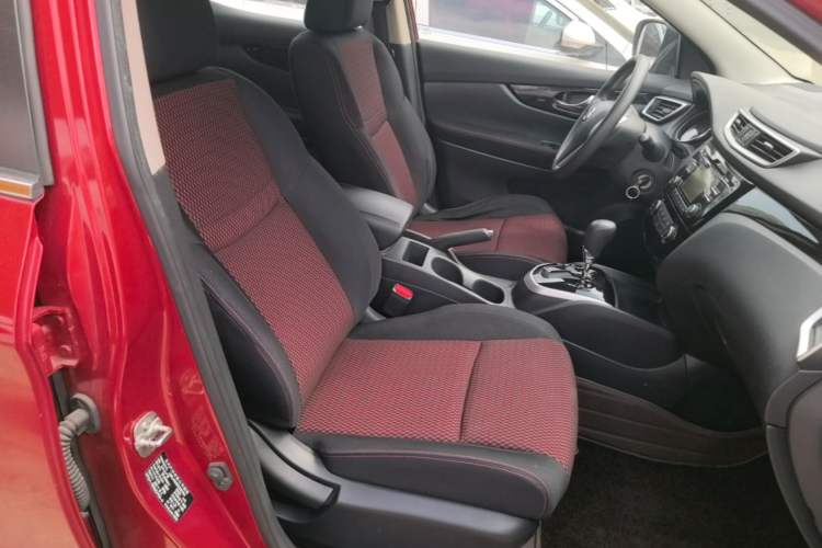 Used Nissan Qashqai 2016 2.0L CVT Elite Edition Right Front Seat