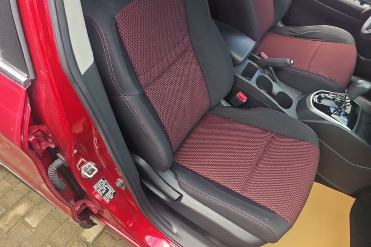 Used Nissan Qashqai 2016 2.0L CVT Elite Edition Right Front Seat
