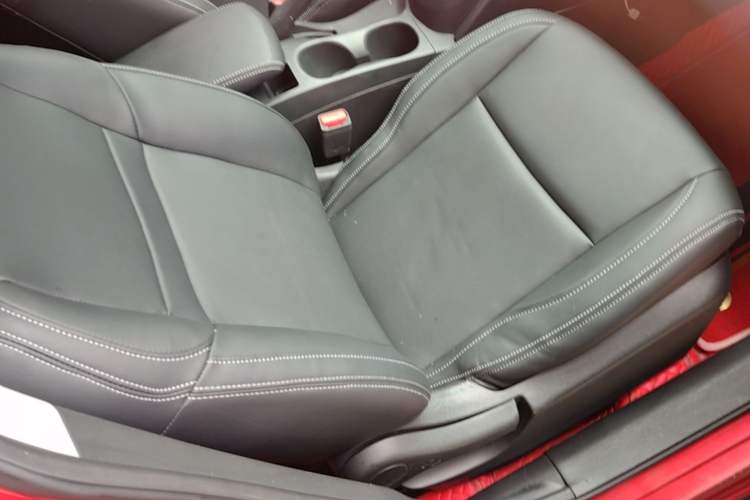 Used Nissan Qashqai 2016 2.0L CVT Elite Edition Right Front Seat