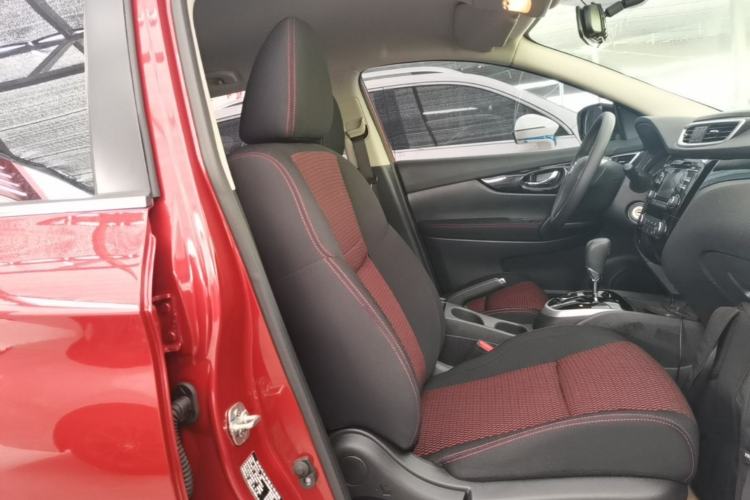 Used Nissan Qashqai 2016 2.0L CVT Elite Edition Right Front Seat