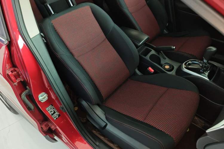 Used Nissan Qashqai 2016 2.0L CVT Elite Edition Right Front Seat
