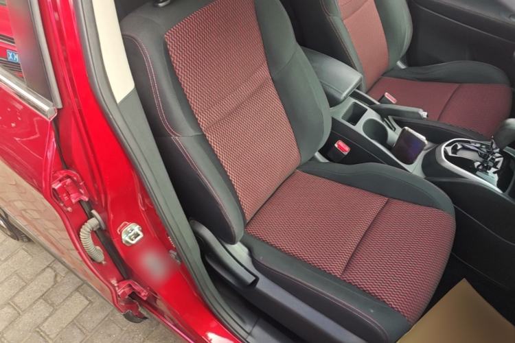 Used Nissan Qashqai 2016 2.0L CVT Elite Edition Right Front Seat