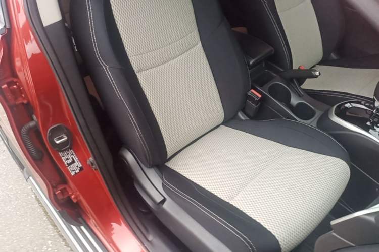 Used Nissan Qashqai 2016 2.0L CVT Elite Edition Right Front Seat