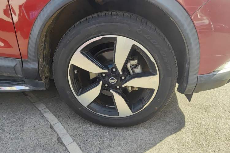 Used Nissan Qashqai 2016 2.0L CVT Luxury Edition Right Front Wheel Hub