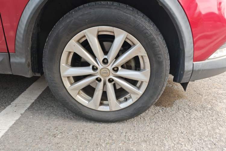 Used Nissan Qashqai 2016 2.0L CVT Elite Edition Right Front Wheel Hub