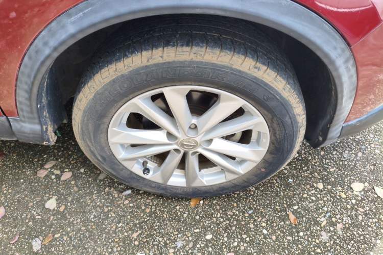 Used Nissan Qashqai 2016 2.0L CVT Elite Edition Right Front Wheel Hub