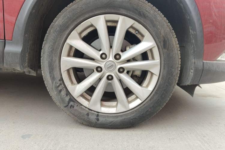 Used Nissan Qashqai 2016 2.0L CVT Elite Edition Right Front Wheel Hub