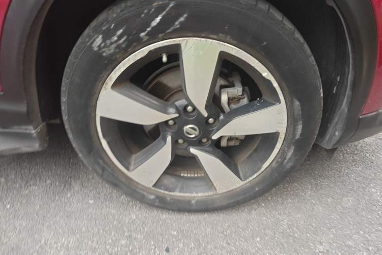 Used Nissan Qashqai 2016 2.0L CVT Luxury Edition Right Front Wheel Hub