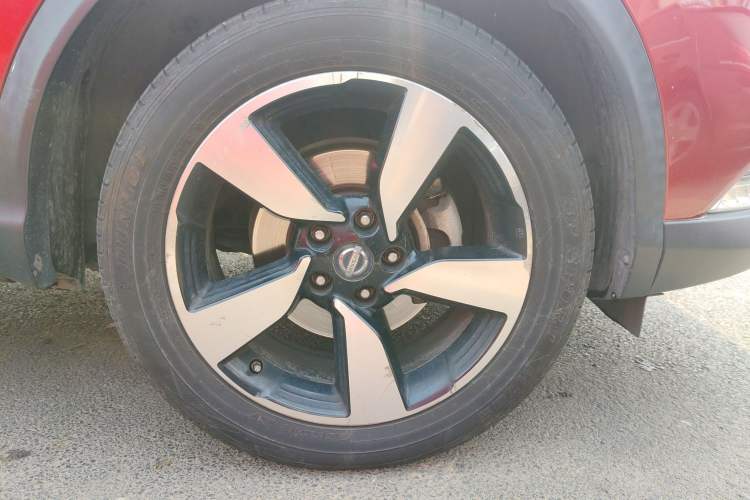 Used Nissan Qashqai 2016 2.0L CVT Luxury Edition Right Front Wheel Hub