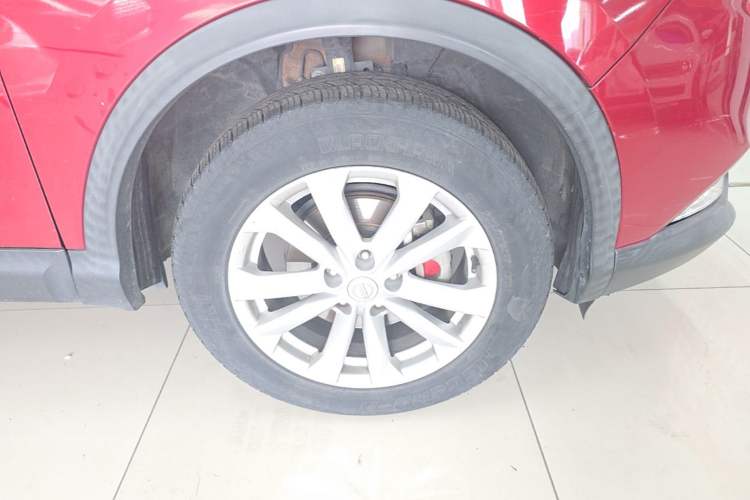 Used Nissan Qashqai 2016 2.0L CVT Elite Edition Right Front Wheel Hub