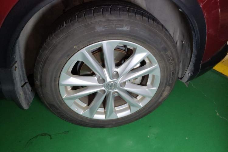 Used Nissan Qashqai 2016 2.0L CVT Elite Edition Right Front Wheel Hub