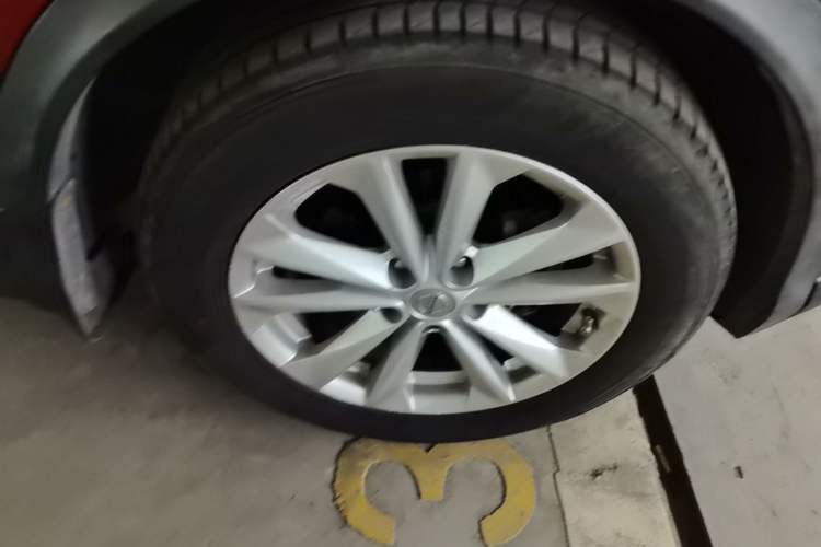 Used Nissan Qashqai 2016 2.0L CVT Elite Edition Right Front Wheel Hub