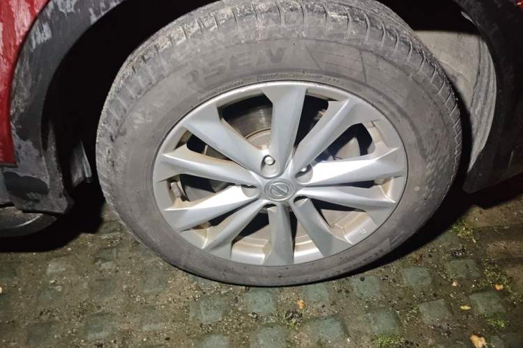 Used Nissan Qashqai 2016 2.0L CVT Elite Edition Right Front Wheel Hub