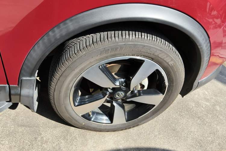 Used Nissan Qashqai 2016 2.0L CVT Luxury Edition Right Front Wheel Hub