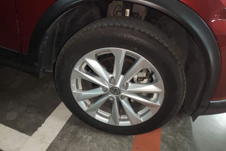 Used Nissan Qashqai 2016 2.0L CVT Elite Edition Right Front Wheel Hub