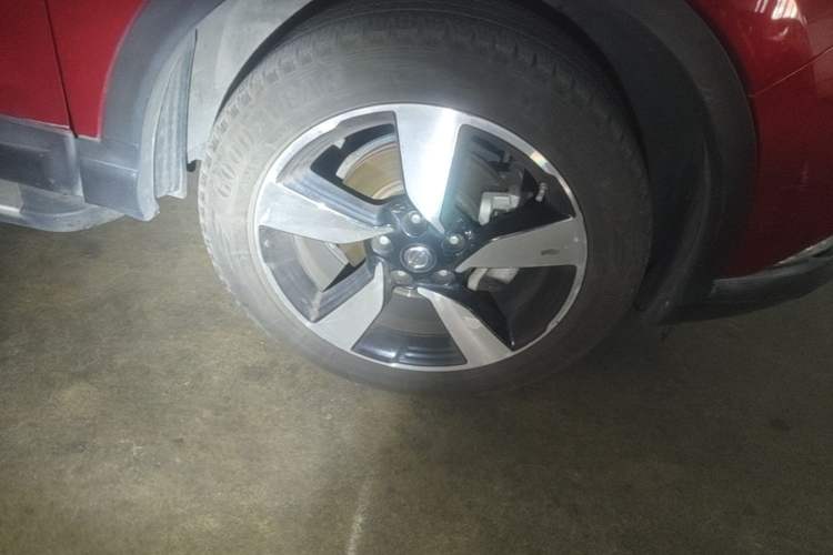 Used Nissan Qashqai 2016 2.0L CVT Luxury Edition Right Front Wheel Hub