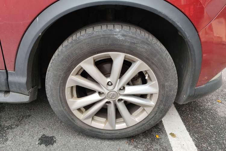 Used Nissan Qashqai 2016 2.0L CVT Elite Edition Right Front Wheel Hub