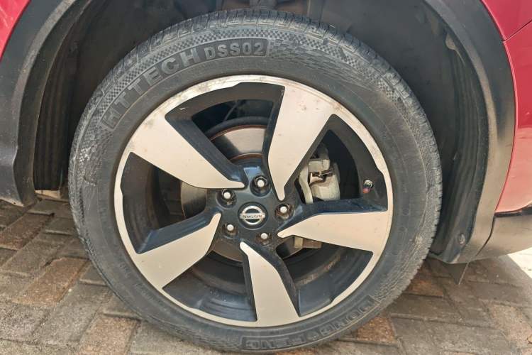 Used Nissan Qashqai 2016 2.0L CVT Luxury Edition Right Front Wheel Hub