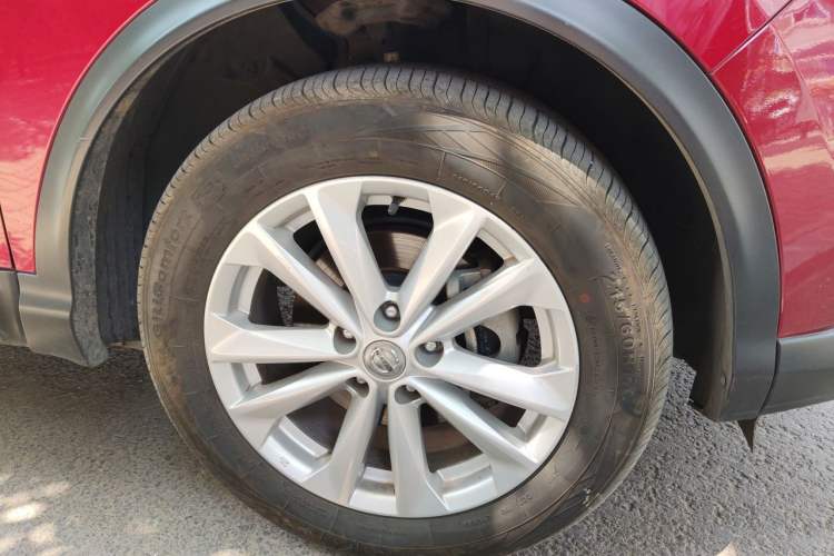 Used Nissan Qashqai 2016 2.0L CVT Elite Edition Right Front Wheel Hub