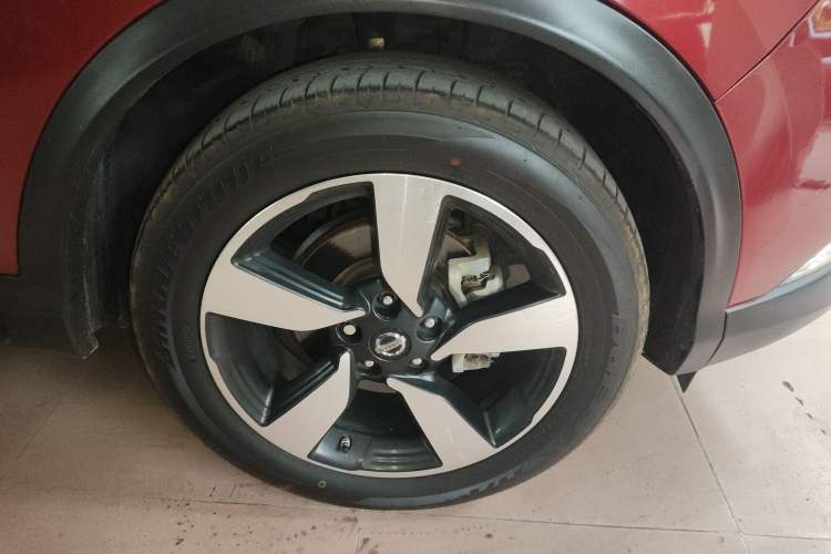 Used Nissan Qashqai 2016 2.0L CVT Deluxe Edition Right Front Wheel Hub