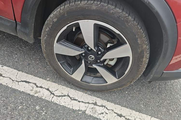 Used Nissan Qashqai 2016 2.0L CVT Luxury Edition Right Front Wheel Hub