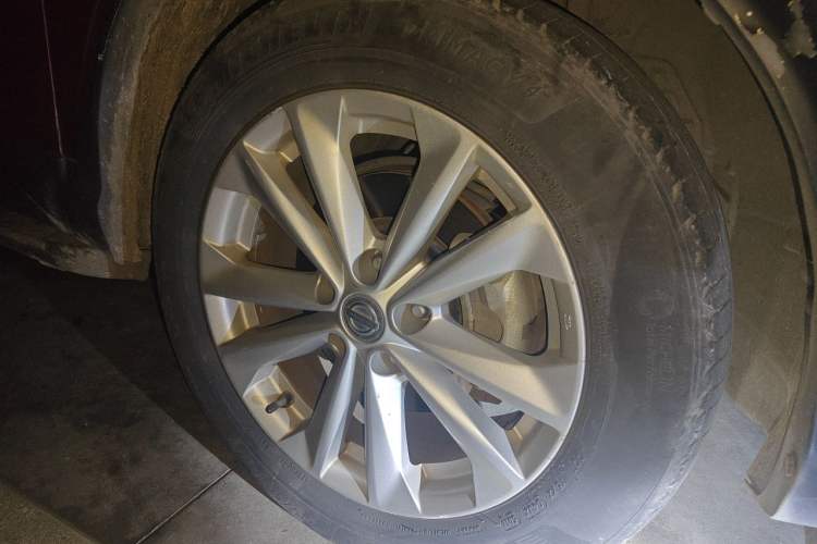 Used Nissan Qashqai 2016 2.0L CVT Elite Edition Right Front Wheel Hub