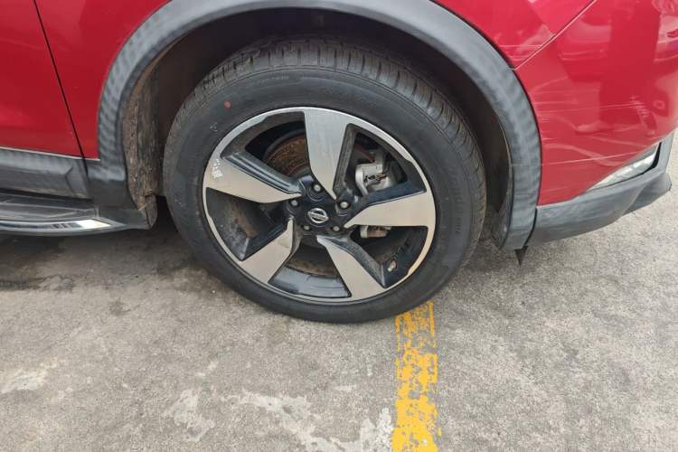 Used Nissan Qashqai 2016 2.0L CVT Luxury Edition Right Front Wheel Hub