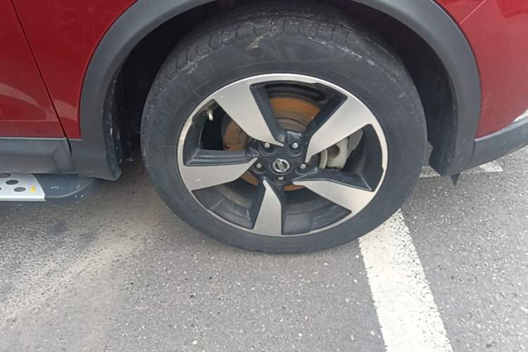 Used Nissan Qashqai 2016 2.0L CVT Luxury Edition Right Front Wheel Hub
