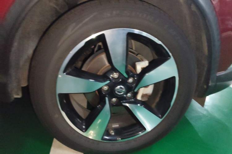 Used Nissan Qashqai 2016 2.0L CVT Luxury Edition Right Front Wheel Hub