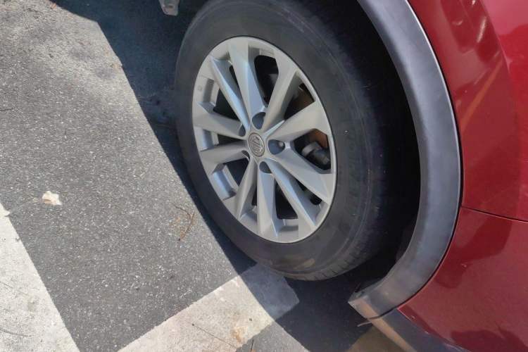 Used Nissan Qashqai 2016 2.0L CVT Elite Edition Right Front Wheel Hub