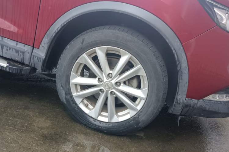 Used Nissan Qashqai 2016 2.0L CVT Elite Edition Right Front Wheel Hub