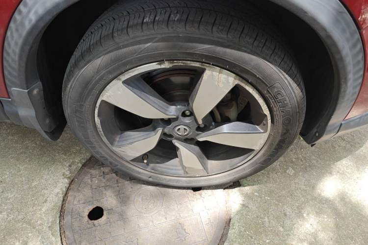 Used Nissan Qashqai 2016 2.0L CVT Luxury Edition Right Front Wheel Hub