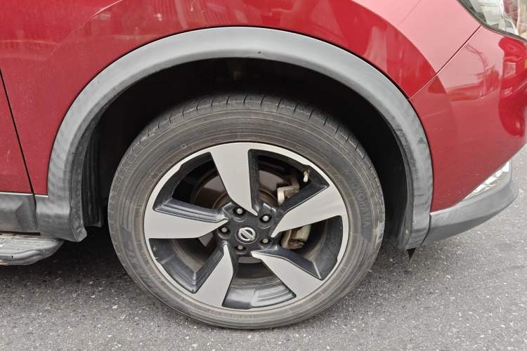 Used Nissan Qashqai 2016 2.0L CVT Luxury Edition Right Front Wheel Hub