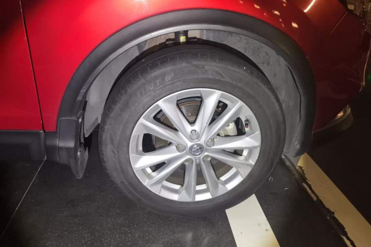 Used Nissan Qashqai 2016 2.0L CVT Elite Edition Right Front Wheel Hub