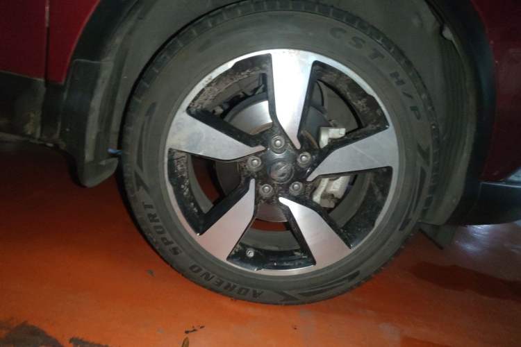 Used Nissan Qashqai 2016 2.0L CVT Luxury Edition Right Front Wheel Hub