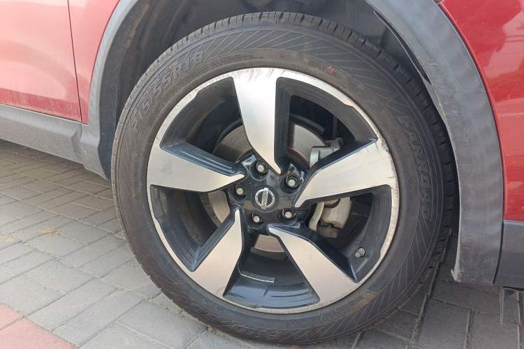 Used Nissan Qashqai 2016 2.0L CVT Luxury Edition Right Front Wheel Hub
