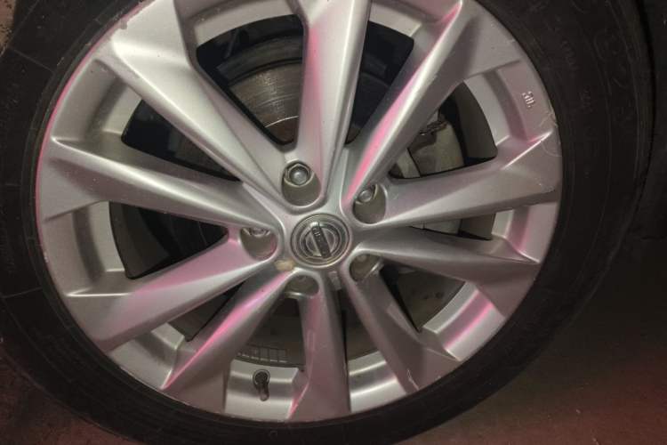 Used Nissan Qashqai 2016 2.0L CVT Elite Edition Right Front Wheel Hub