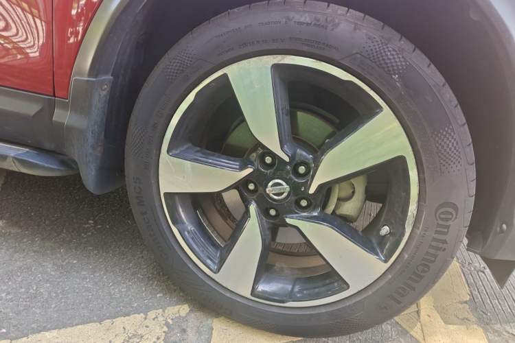 Used Nissan Qashqai 2016 2.0L CVT Luxury Edition Right Front Wheel Hub