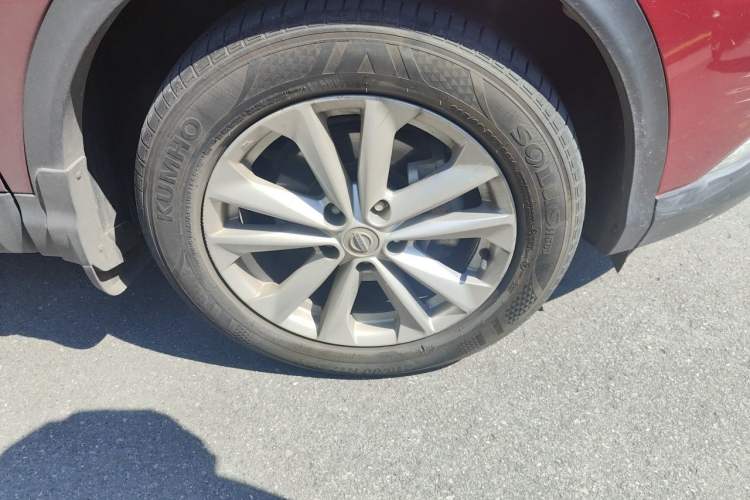Used Nissan Qashqai 2016 2.0L CVT Elite Edition Right Front Wheel Hub