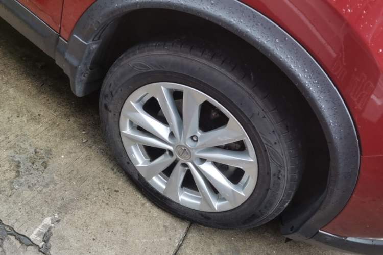 Used Nissan Qashqai 2016 2.0L CVT Elite Edition Right Front Wheel Hub