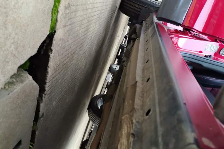 Used Nissan Qashqai 2016 2.0L CVT Elite Edition Right Side Sill