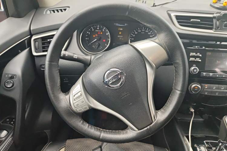 Used Nissan Qashqai 2016 2.0L CVT Luxury Edition Steering Wheel