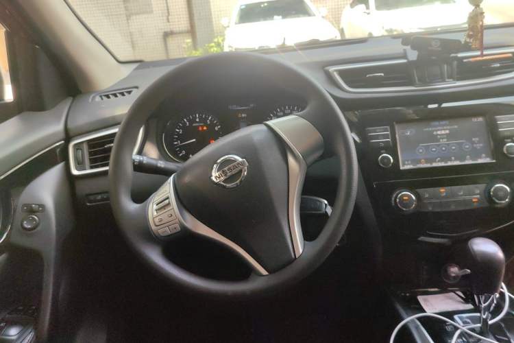Used Nissan Qashqai 2016 2.0L CVT Elite Edition Steering Wheel