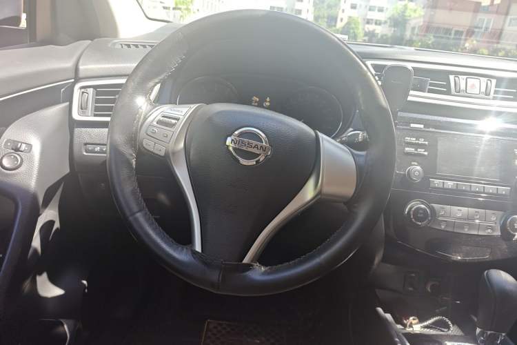 Used Nissan Qashqai 2016 2.0L CVT Luxury Edition Steering Wheel