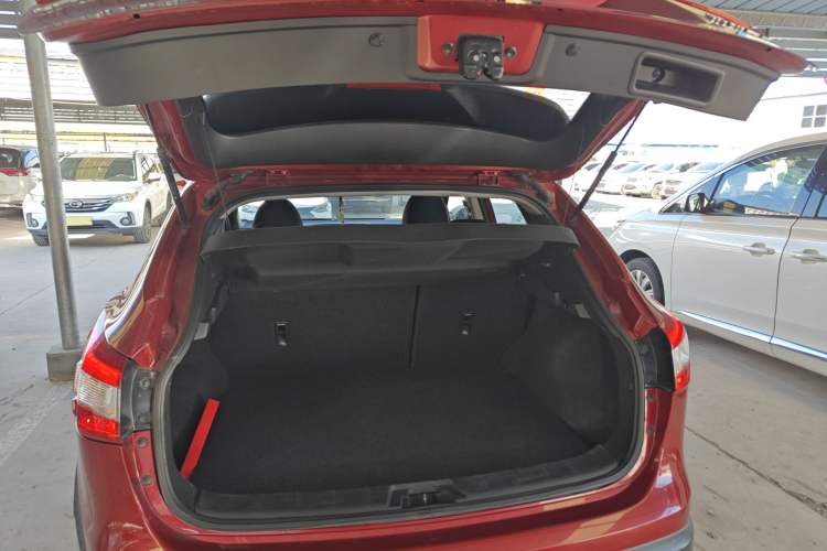 Used Nissan Qashqai 2016 2.0L CVT Elite Edition Trunk