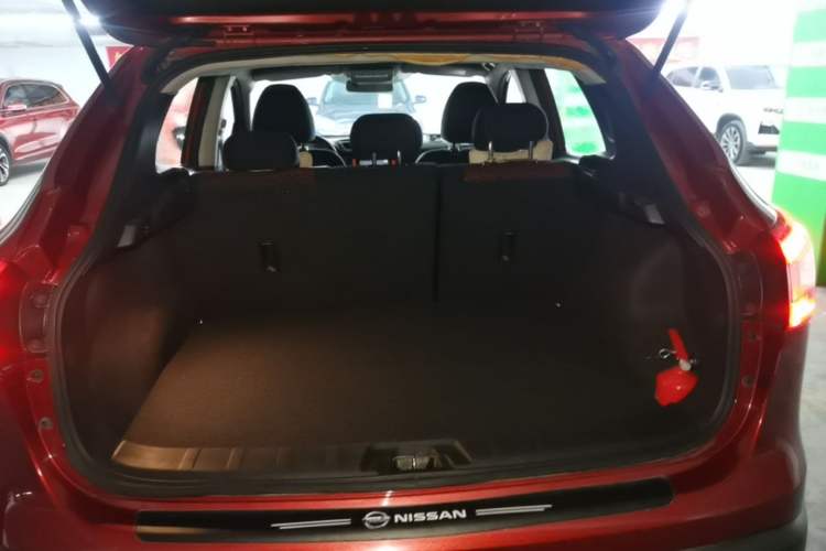 Used Nissan Qashqai 2016 2.0L CVT Elite Edition Trunk