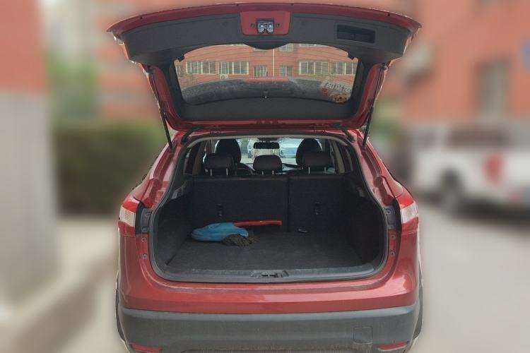 Used Nissan Qashqai 2016 2.0L CVT Elite Edition Trunk