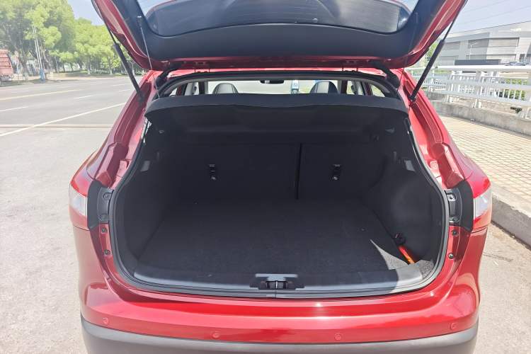 Used Nissan Qashqai 2016 2.0L CVT Deluxe Edition Trunk