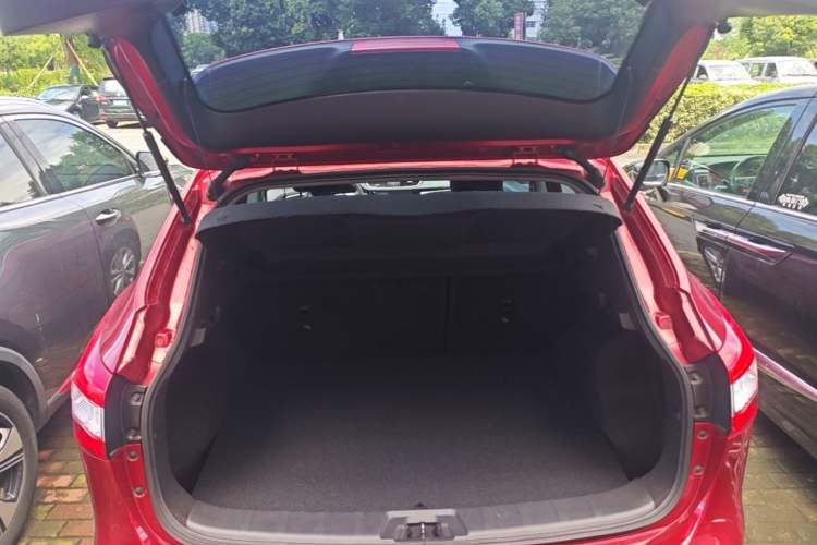 Used Nissan Qashqai 2016 2.0L CVT Elite Edition Trunk